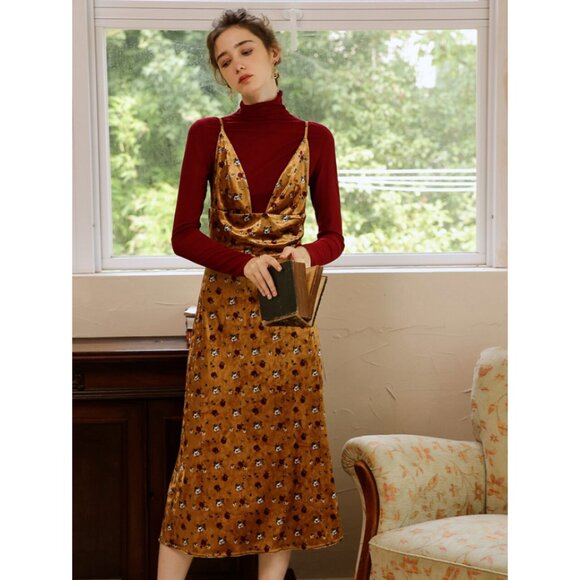 Rihoas Warm Velvet Sleeveless Dress in Gold Floral - Picture 1 of 14